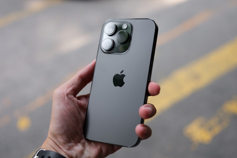 Apple iPhone 16 Pro Max (Nano SIM + eSIM)